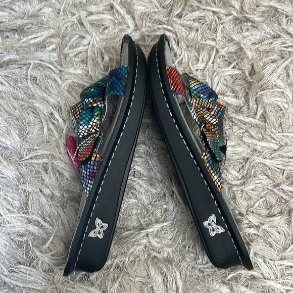 NWOB Alegria Violet Multi Floral Snake Leather Slip-On Sandals Sz EU 39 US 8.5 - Picture 9 of 14